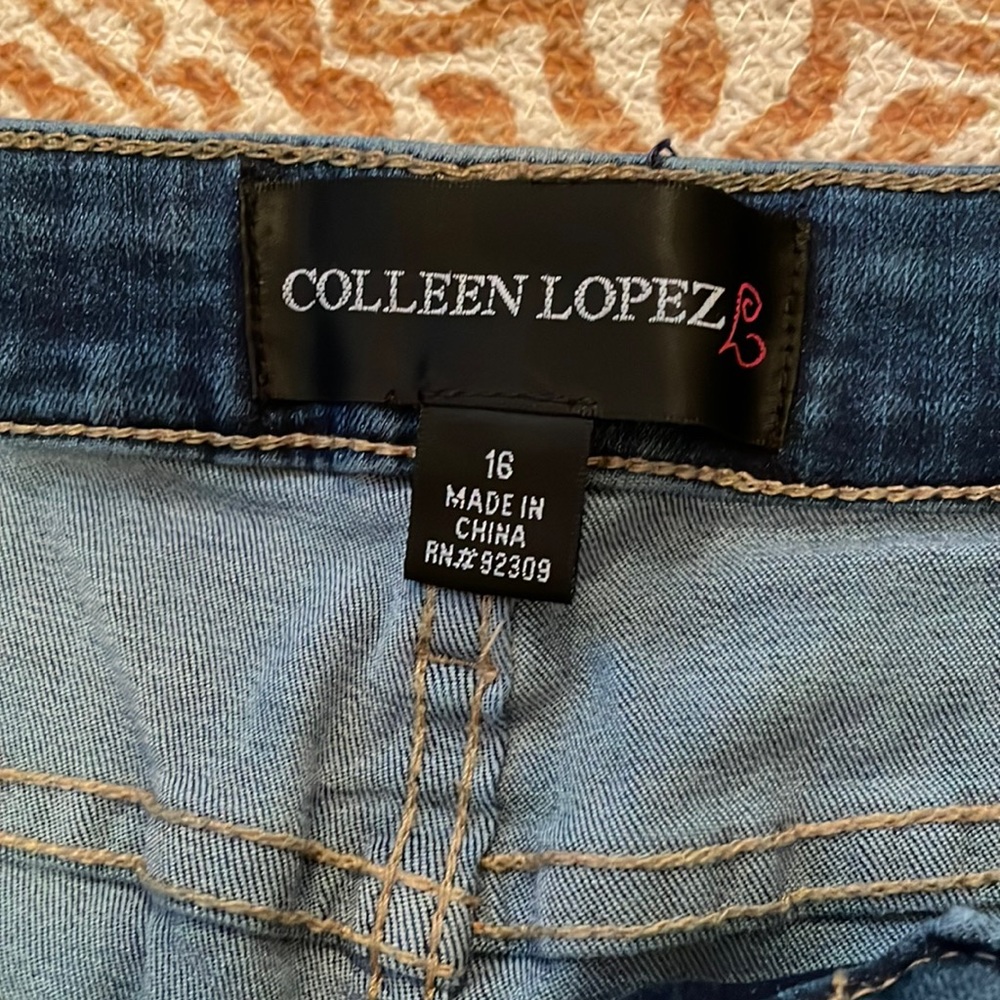 Colleen Lopez - Picture 6 of 6